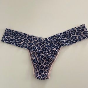 HANKY PANKY Signature Lace Women's 4911 Low Rise Thong